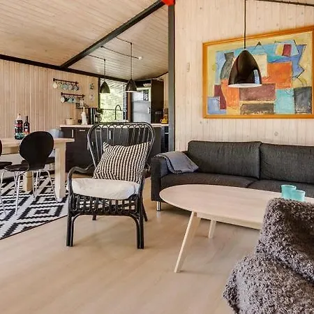Three-bedroom Holiday In Hals
